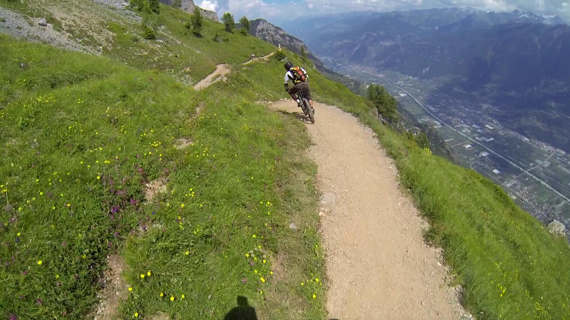 Le fameux single large qui court le long du pied du Grand Chavalard !