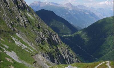 ...qui se poursuit...