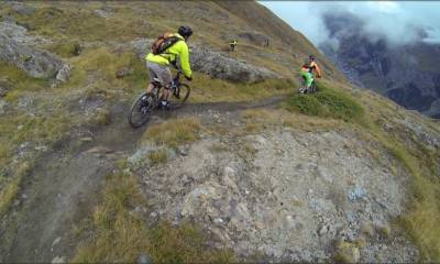 Qui devient rapidement un single ludique